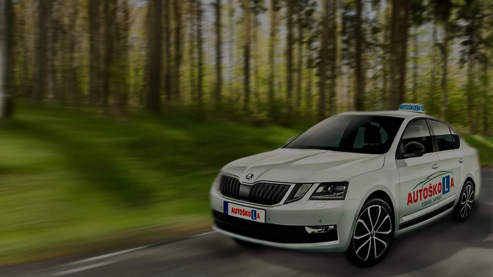 Cvičné vozidlo Autoškoly Hanuš – Škoda Octavia na silnici